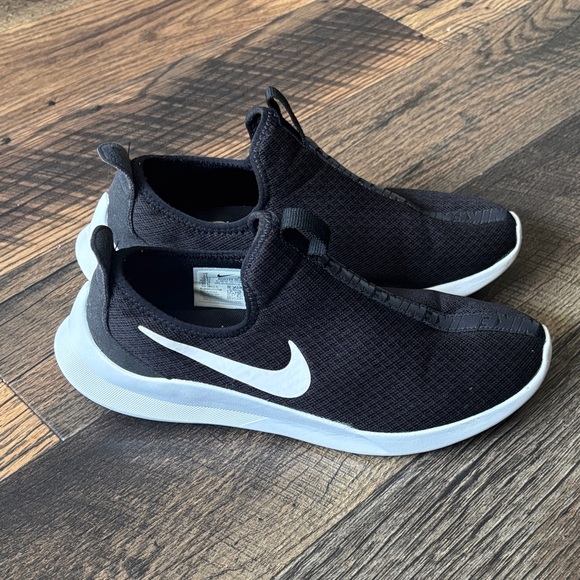 Nike Viale  Black and White Slip-On Sneakers Womens Size 11 - Picture 3 of 9